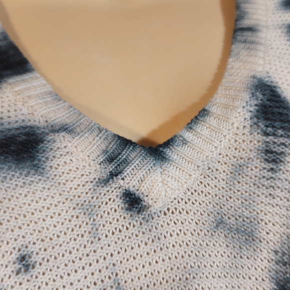Torrid tie-dye pullover. (00) - Picture 6 of 10